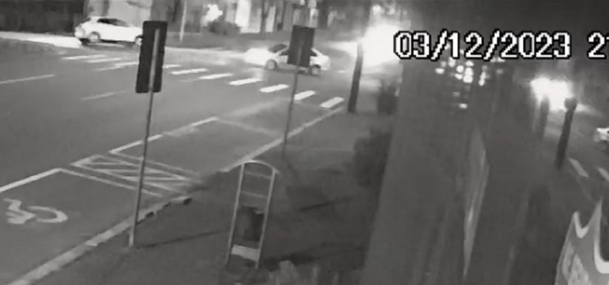Câmera flagra acidente que deixou jovem ferido na Rua Erechim