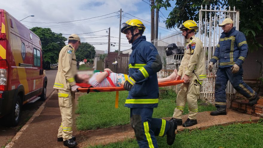 Com porta trancada, Bombeiros salvam mulher pela janela de residência no Universitário