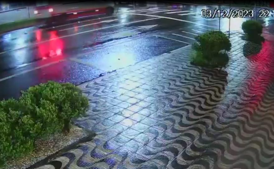 Por outro ângulo: Veja acidente que envolveu ambulância do Samu, no Centro
