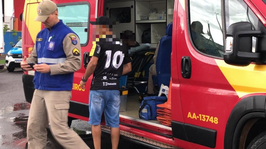 Motociclista sofre suspeita de fratura no pé após acidente no Pacaembu
