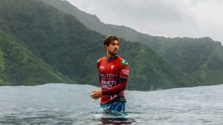 João Chianca está bem após acidente na praia de Pipeline