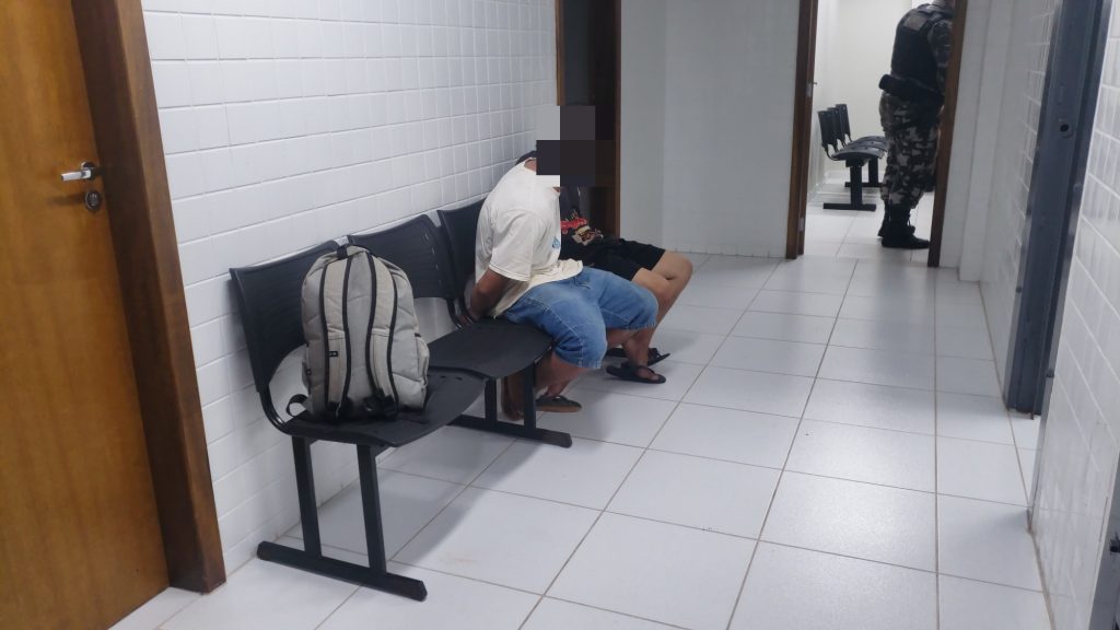 Dupla é detida pelo Choque com maconha no Melissa