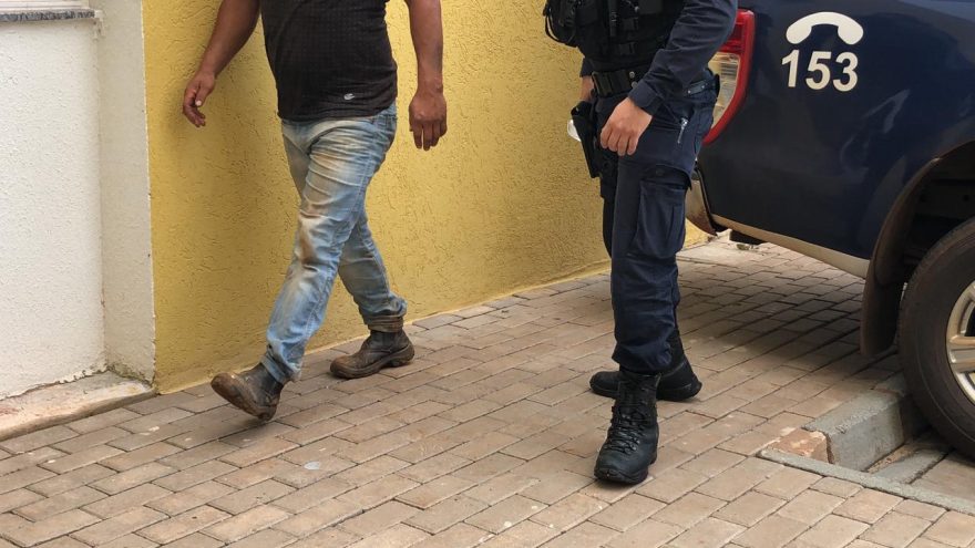 Homem é preso pela GM por dirigir embriagado