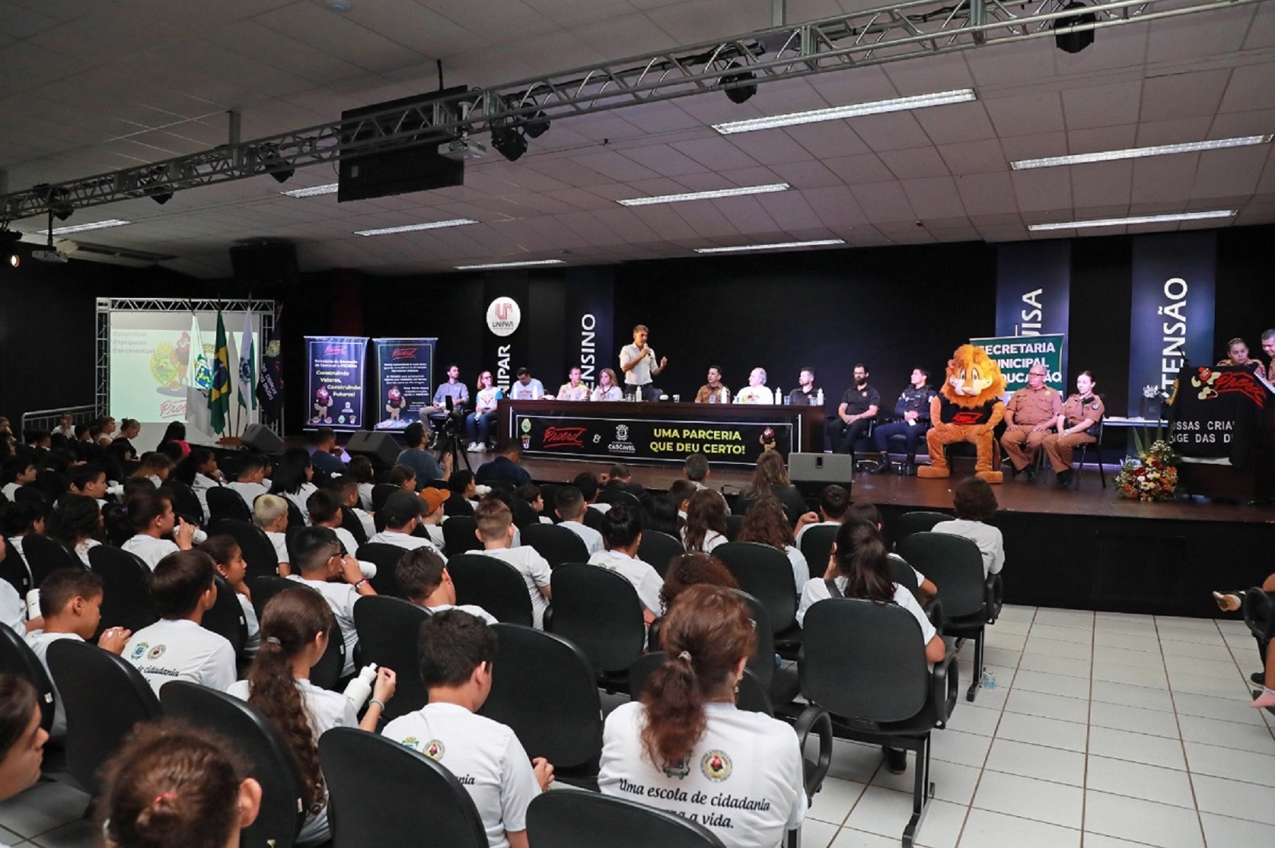 Alunos De Escolas Municipais De Cascavel Participam De Formatura Do Proerd Cgn O Maior