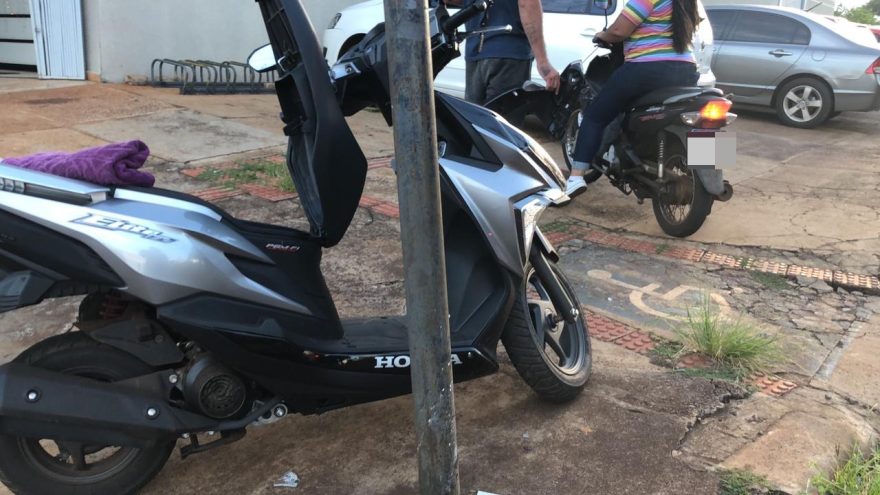 Jovem fica ferida em acidente entre motos na Av. Piquiri