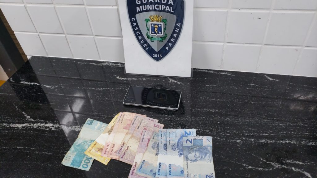 Dupla suspeita de arrombamento e furto é detida na Rua Recife no centro