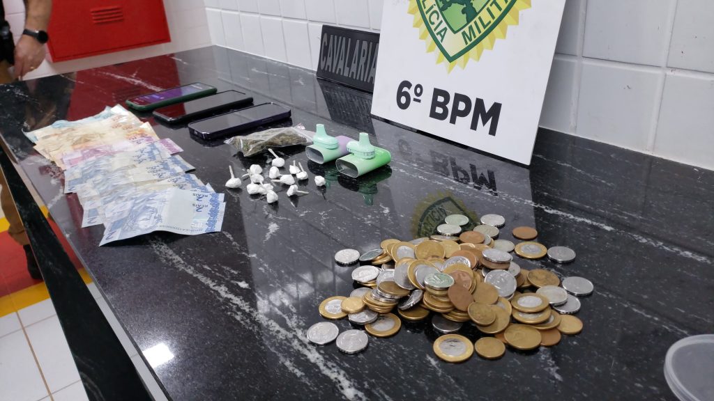 Condutor é detido acusado de tráfico de drogas no bairro Santa Felicidade