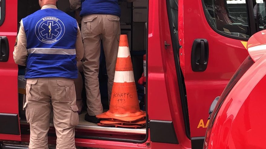 Mulher e criança são socorridas após acidente no Centro