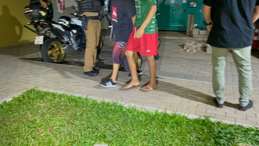 Adolescentes são apreendidos com Honda Biz furtada