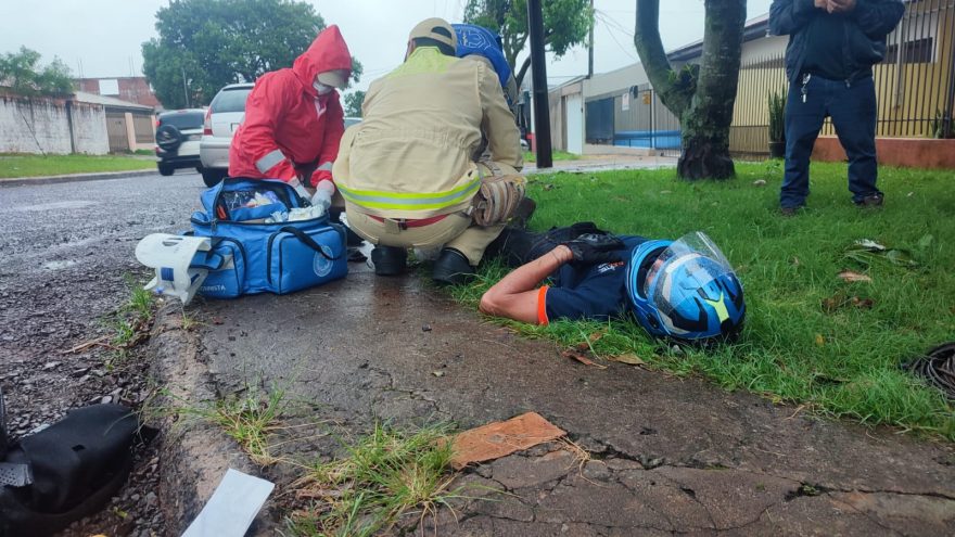 Motociclista fica ferido em acidente entre duas motos e Ford Ka no Alto Alegre