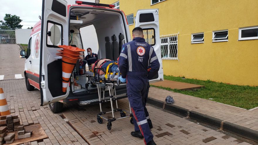 Homem que foi detido após bater carro contra poste no Bairro Maria Luiza é atendido na Delegacia
