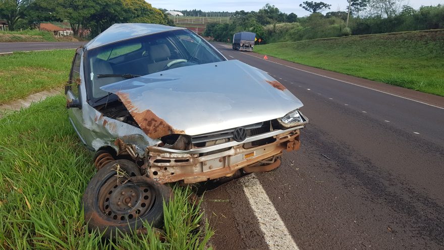 Motorista escapa ileso após colidir em carreta e capotar diversas vezes na BR-467