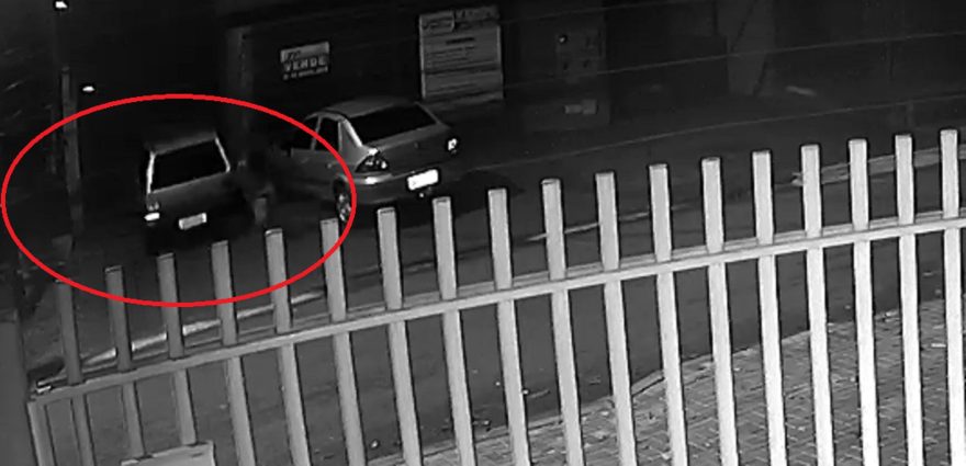 Câmera flagra furto de Fiat Uno no Bairro Floresta
