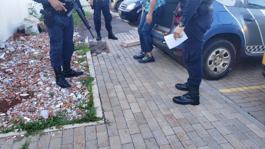 Após tentativa de suicídio, homem é socorrido e volta para a carceragem