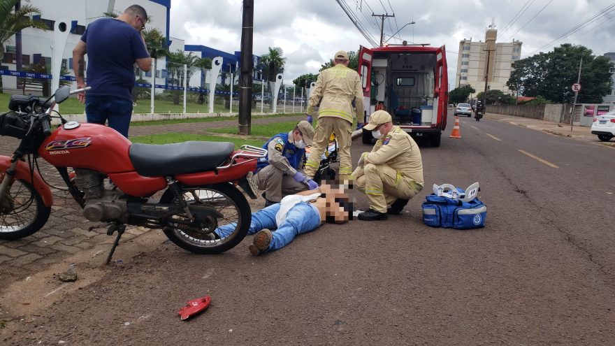 Homem fica ferido em acidente entre moto e Kia Cerato no São Cristóvão