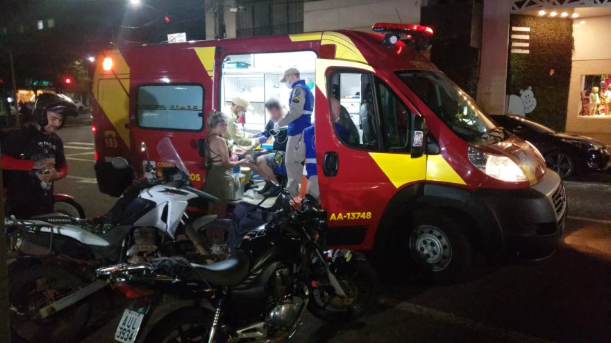 Homem bate a cabeça na quina da mesa após briga no McDonalds