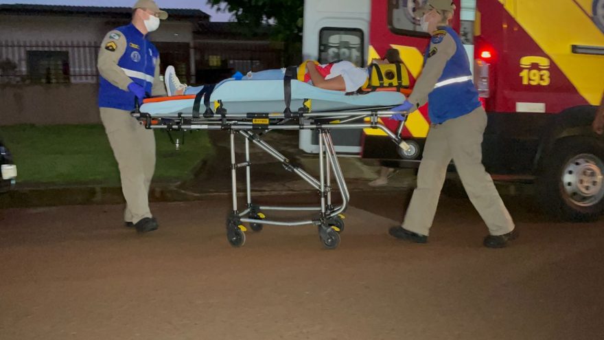 Com lesões na cabeça e crista ilíaca, mulher é socorrida em residência no Cascavel Velho