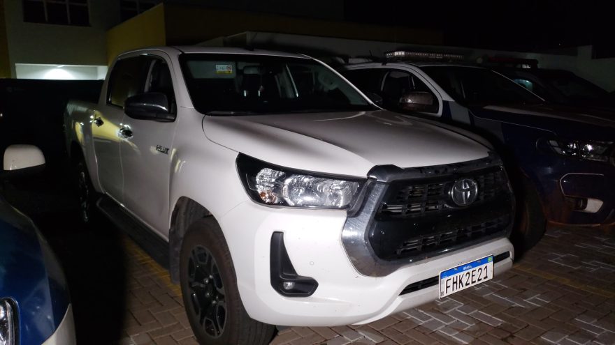 Dupla é detida pela GM com Hilux furtada em Balneário Camboriú