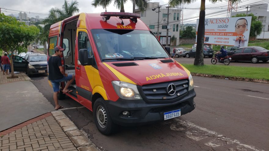 Ciclista fica ferido ao sofrer queda na Avenida Brasil, no Santa Cruz