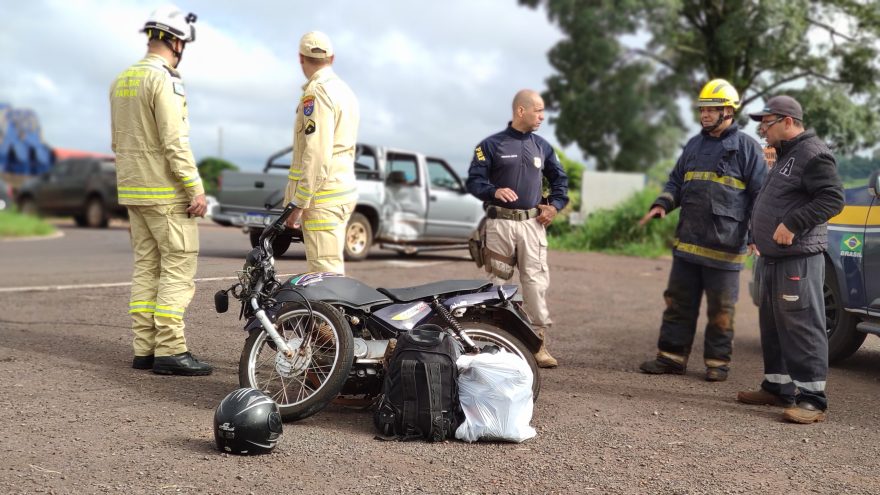 Fortíssima colisão entre moto e caminhonete deixa duas pessoas feridas na BR-369