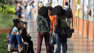 Pesquisa aponta desigualdades entre negros e brancos na educação