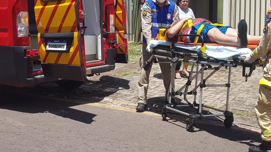 Jovem fica ferida ao escorregar enquanto lavava a calçada no São Cristóvão