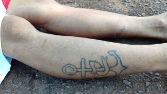 Vítima de homicídio era jovem e possui tatuagem de âncora na perna, diz delegado