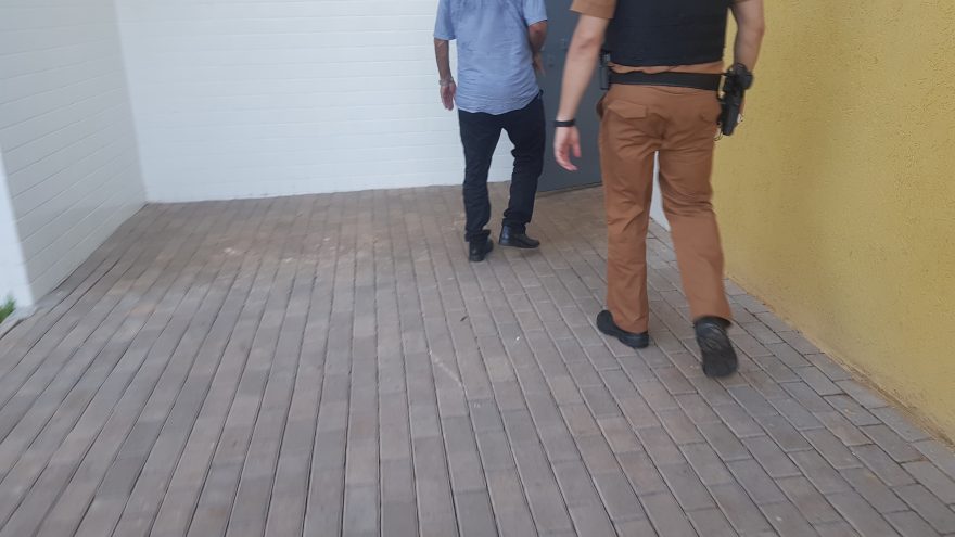 Idoso é preso por agredir filha com facão durante briga por herança