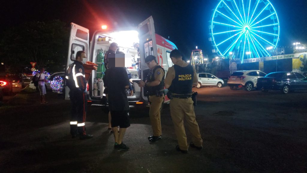 Mulher em surto é socorrida na Av. Brasil