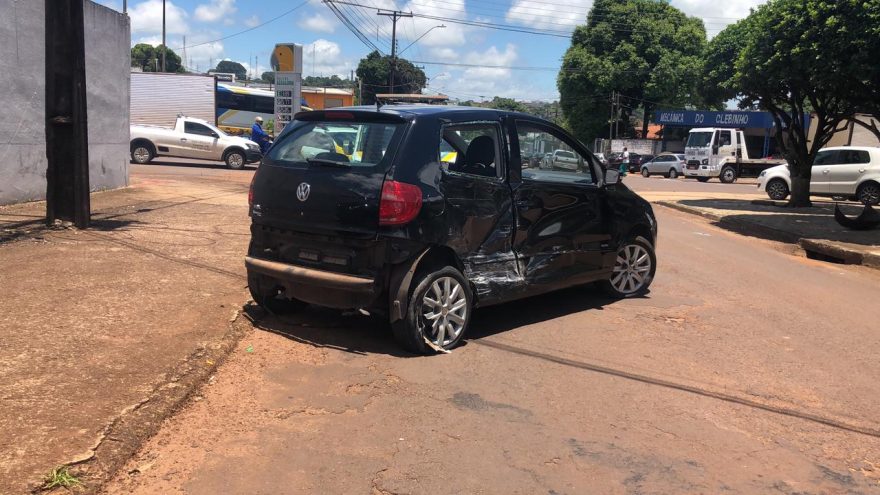 Pancada! Fox é atingido por caminhão no Bairro Brasília