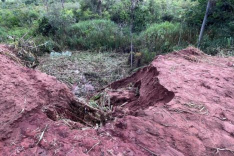 Obra de controle de erosão em rodovia de Cruzeiro do Oeste atrai três participantes