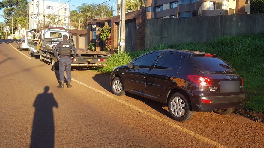 Veículo furtado no Centro é recuperado no Country