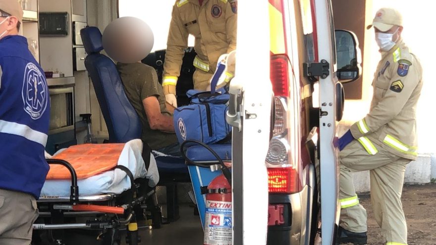 Condutor de moto fica ferido em acidente na Rua Padre Anchieta no Parque São Paulo