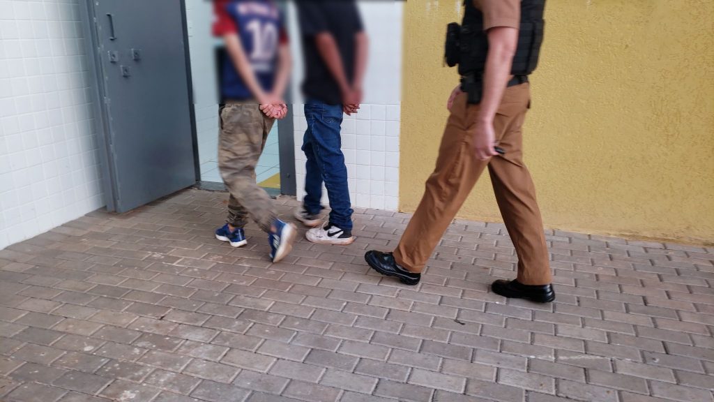 PM apreende dois adolescentes e recupera veículo antes do proprietário perceber em Cascavel