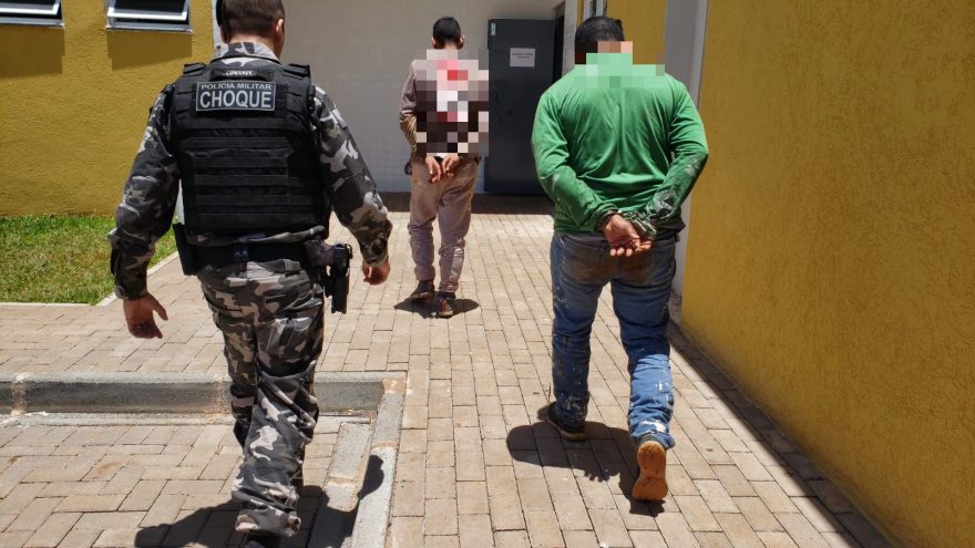 Homens que roubaram mais de R$ 50 mil em agência bancária são levados à Delegacia