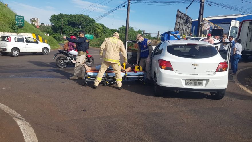 Com semáforos inoperantes, ônibus e Onix se envolvem em colisão no viaduto do XIV de Novembro