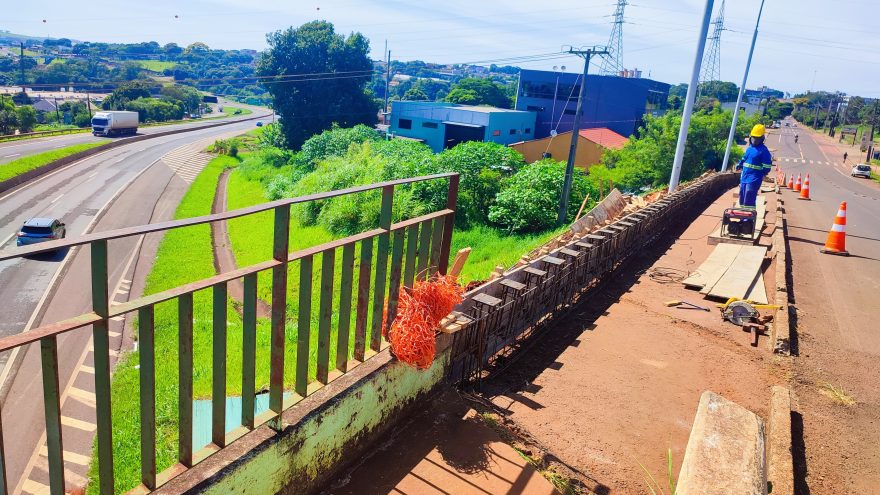 Grade do Viaduto da Av. Piquiri é aumentada para segurança dos pedestres