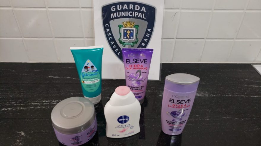 Jovem, de 17 anos, é apreendida após realizar furto de produtos de beleza em supermercado