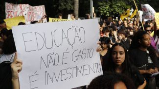 MEC pede 2,4 mil horas de formação básica no ensino médio