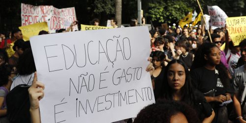 Imagem referente a MEC pede 2,4 mil horas de formação básica no ensino médio