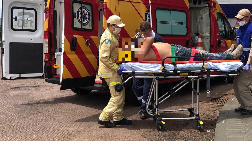 Trabalhador fica ferido ao cair de aproximadamente 10 metros de altura