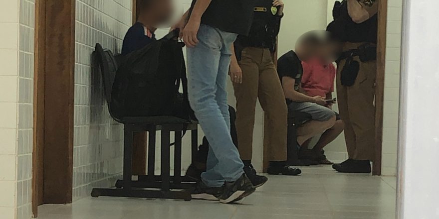 Ladrão é preso pela PM após quebrar vidro de carro e furtar carteira