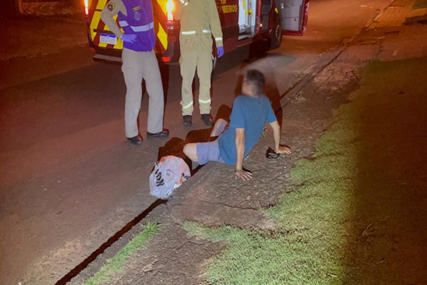 Homem é socorrido vítima de agressão na Rua Francisco Guaraná de Menezes