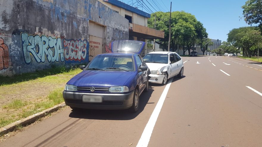Acidente envolvendo três veículos é registrado na Avenida Tancredo Neves