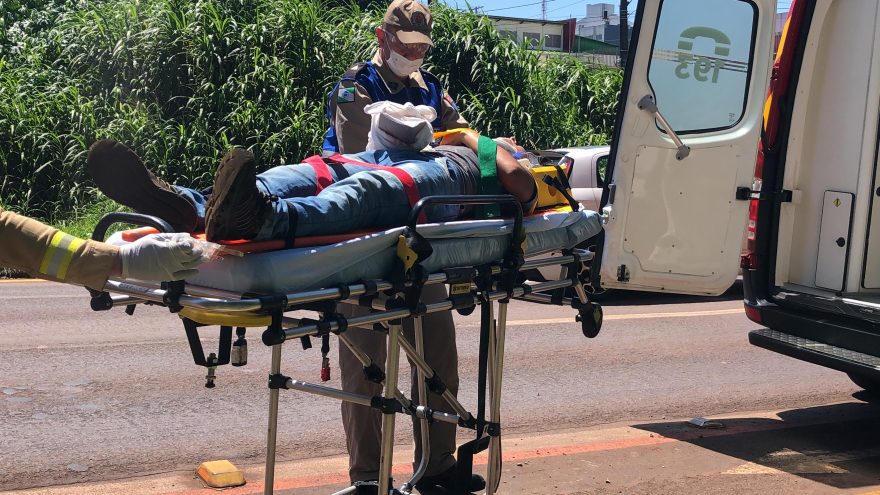 Jovem fica ferido ao cair de bicicleta na rua Bom Jesus