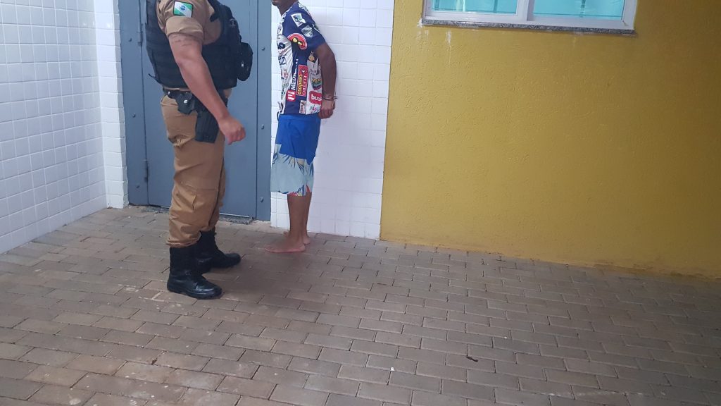 Indivíduo é preso acusado de agredir a mãe, no Brasília