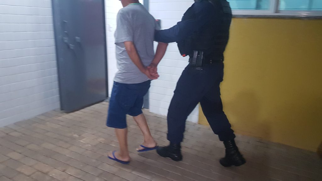 Idoso agride companheira com cabo de vassoura e acaba detido pela GM