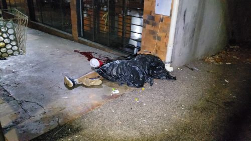 Homem é morto a tiros após discussão em bar no Florais do Paraná Imagem referente a Homem é morto a tiros após discussão em bar no Florais do Paraná
