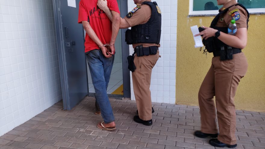 Foragido da justiça é preso durante patrulhamento da PM no Florais do Paraná