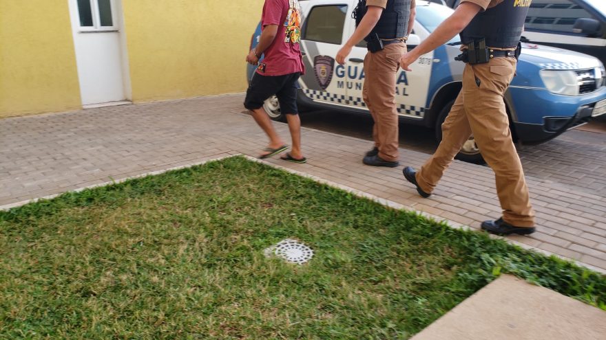 Homem armado tenta fugir da PM, mas é preso após perseguição